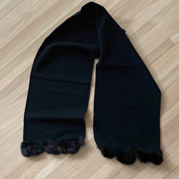 Fur Scarf - Picture 4 of 4